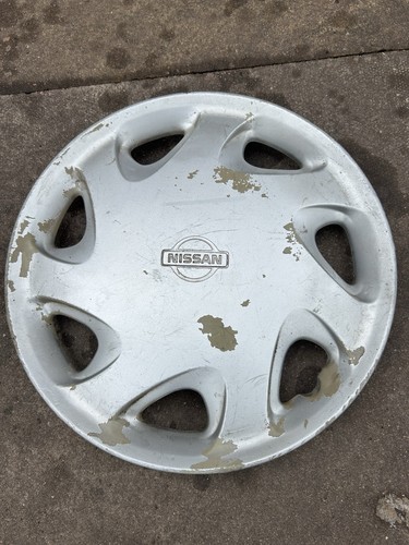 Nissan almera wheel trim - 14”,