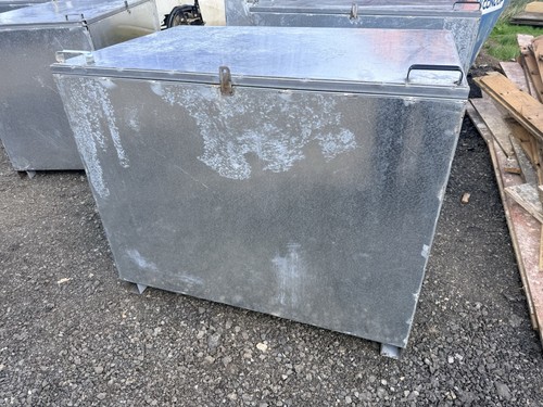 Equestrian feed storage - feed/,