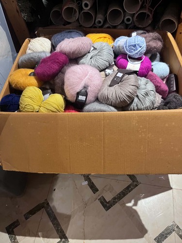 Job lot miscellaneous yarn - job,
