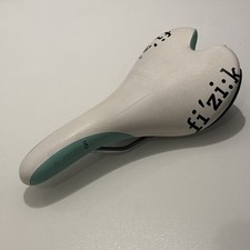 Fizik Aliante 8 Saddle -  Lightweight Performance Bike Seat Bianchi Colourway
