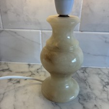 vintage table lamp features a
