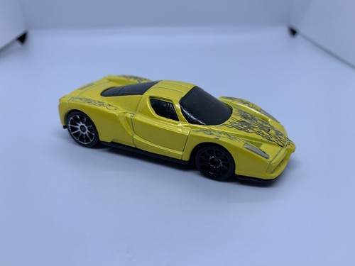 Hot wheels enzo - hot, yellow