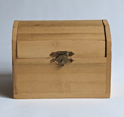 Small hinged balsa - wood, chest