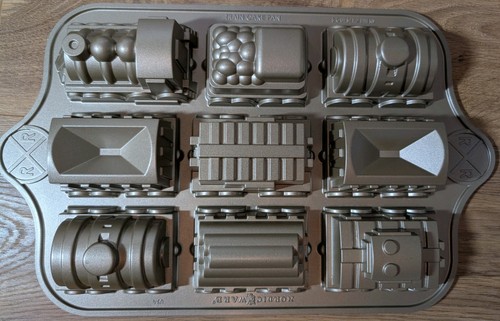 Nordic ware metal train - ware,