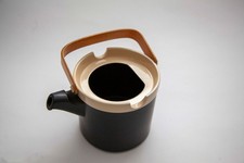 Hornsea Ebony tea pot with wooden handle and lid