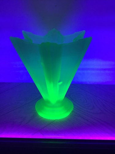 Bagley sided uranium glass - bagley,