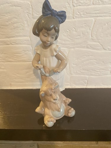 Nao lladro porcelain - by,