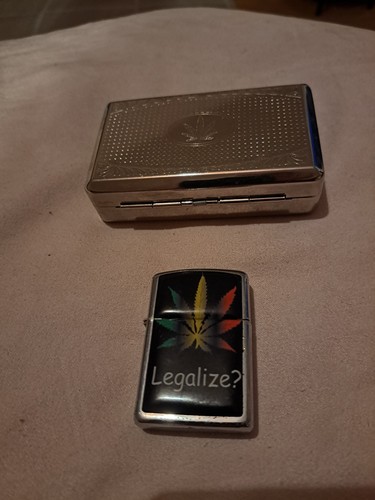 Tobacco rolling tin and - tobacco,