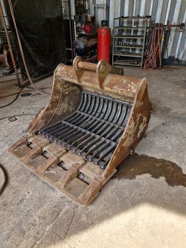 Riddle bucket skelton - riddle,