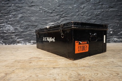 Vintage metal travel - f&b,