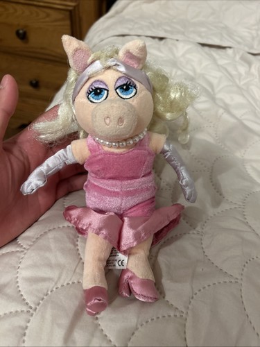 Disney store miss - disney,