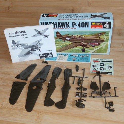 Monogram 40n warhawk - p-40n,