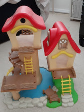 Sylvanian Families Lakeside Tree House 1997 Retired. Lovely set. COLLECTABLE