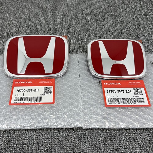 Front trunk red badge - red,