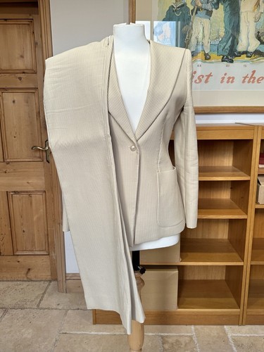 Chanel vintage cream suit - vintage,