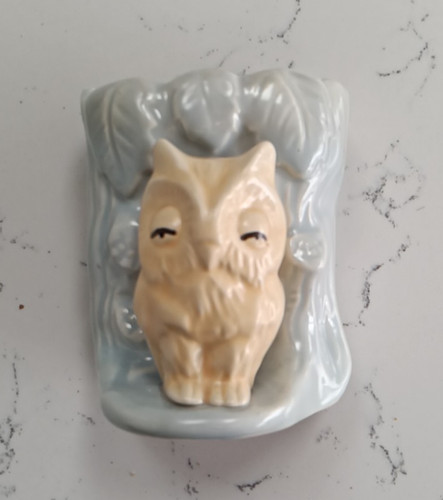 Hornsea owl wall - owl, vase