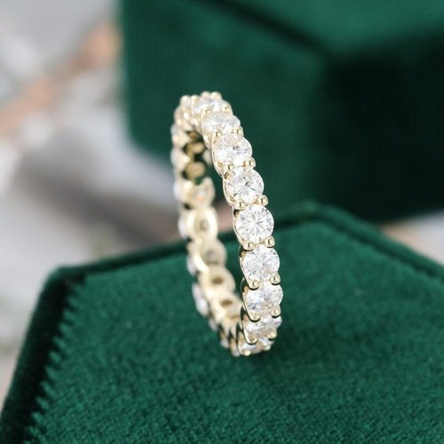 Tcw round cut moissanite - round,