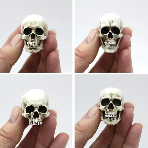 Small skull gothic figurine - gothic,