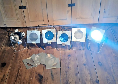 Six vintage metal stage - six,