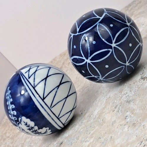 Vtg porcelain carpet balls - s/2,