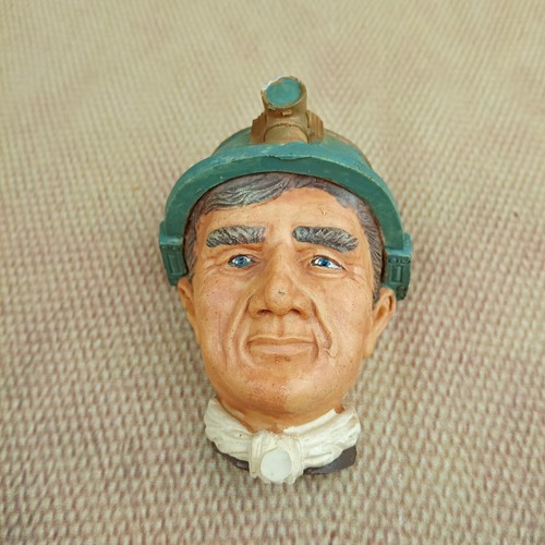 Vintage chalkware miner - ⭐,