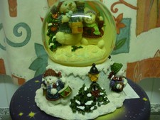 Vintage Musical Snowman Family Christmas Snow Globe Excellent working condition