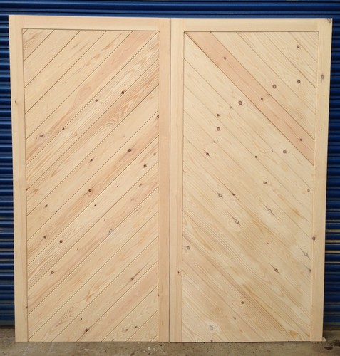 Wooden chevron side - side, hung