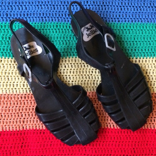 Discontinued size black - 4, juju