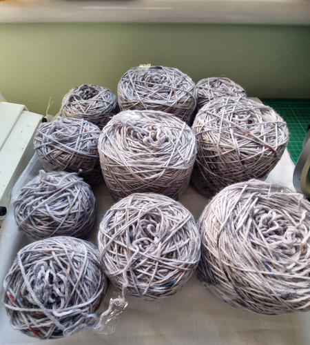 Grey varigated flecks ply - varigated,