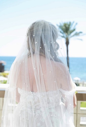 Bridal veil with metal comb - with,