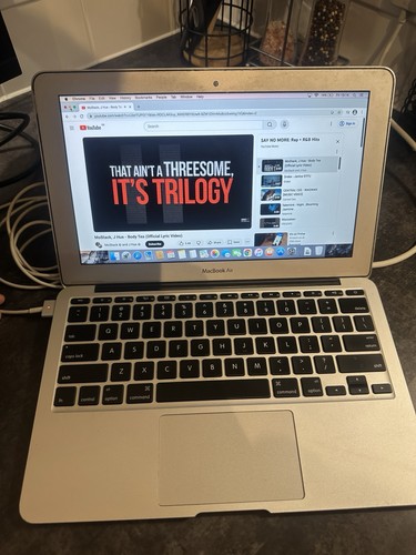 Macbook air 2011 i5 - 11”,