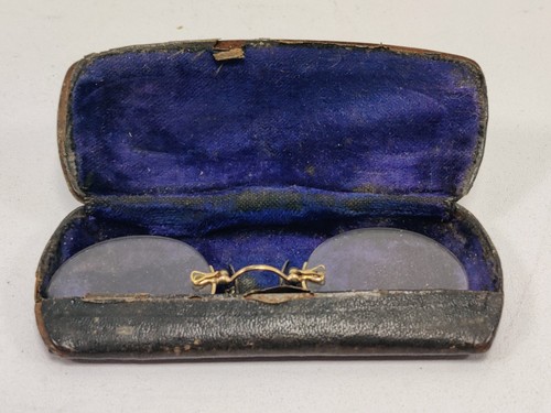 Antique pince nez - pince, spectacles