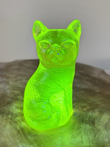 Large uranium glass - large, cat