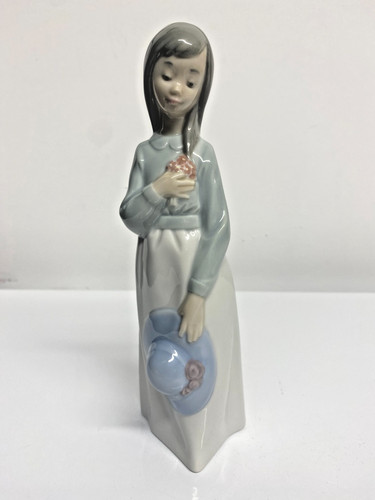 Nao lladro figurine - by,
