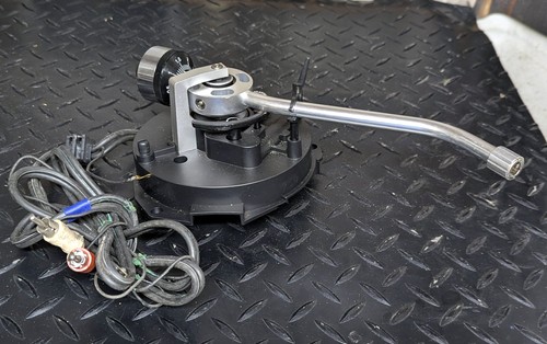 Tonearm assembly with