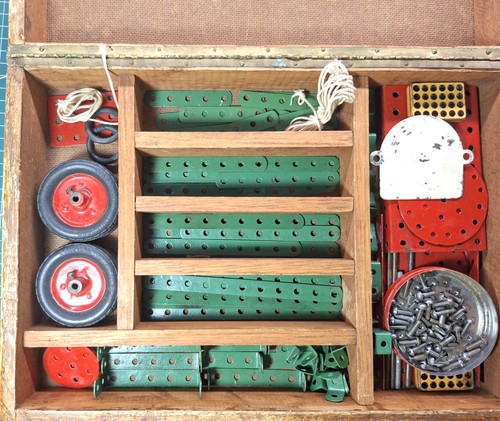 Meccano type metal building - type,