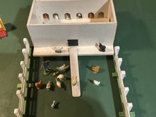 Chicken Coop House and 17 Britains Chickens Farm Animals