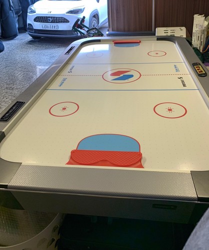 Air hockey table - air, very