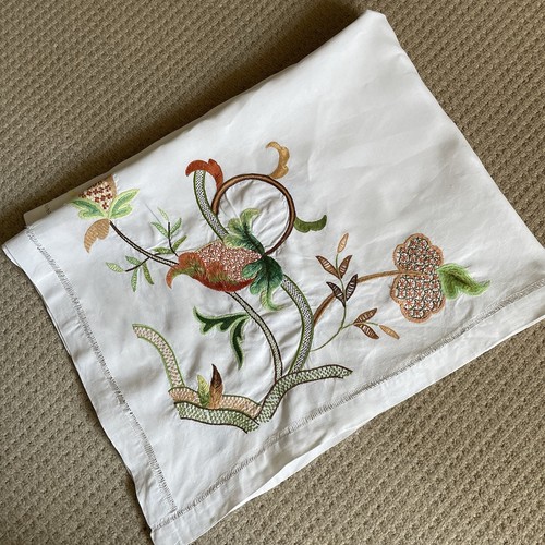 Vintage hand embroidered - hand,
