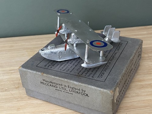 Dinky toys aeroplane 60m - toys, #60m