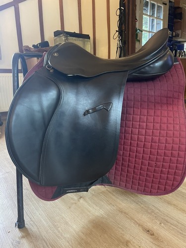 Falcon saddle medium - saddle,