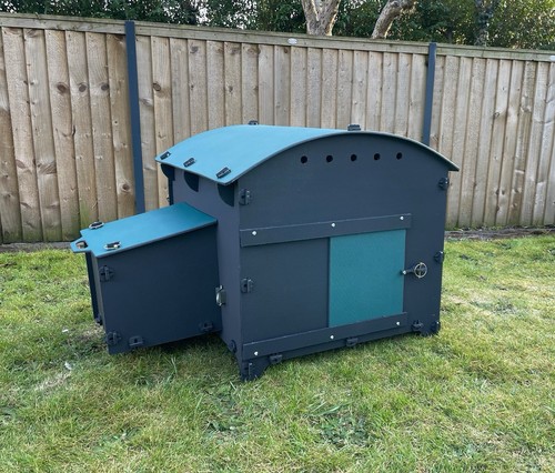 Large plastic chicken - large,