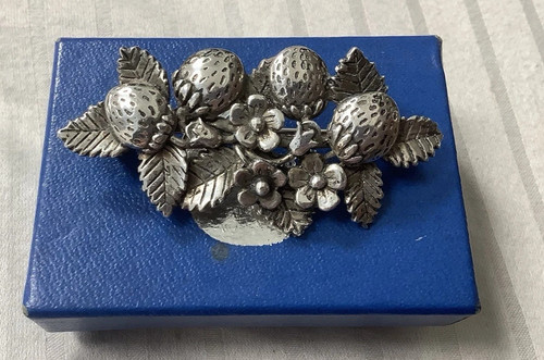 Silver scenes strawberry - silver,