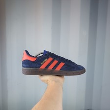 UK 9 - adidas Originals