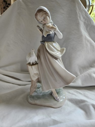 Lladro girl with - girl, doves