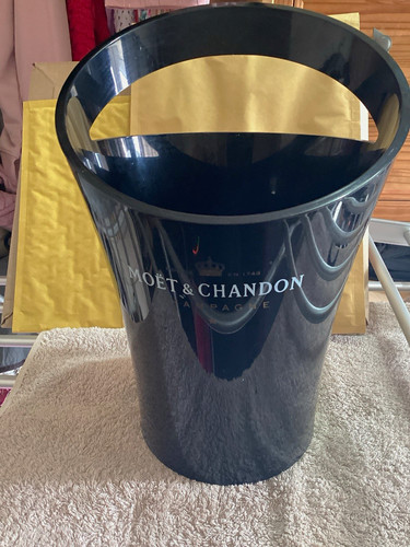 Moët chandon black plastic - moët,