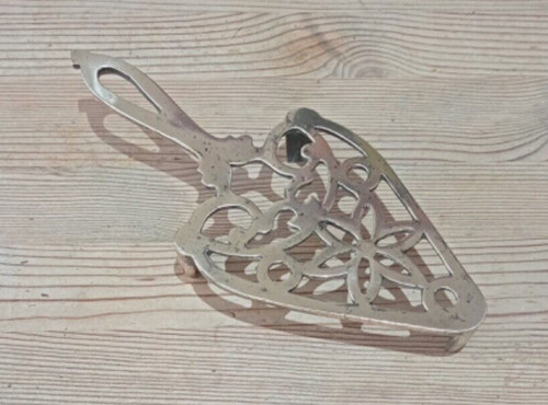 Heavy brass trivet - brass, flat