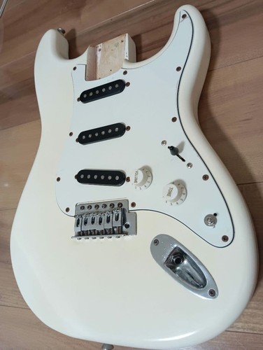 Strat type body - type, only