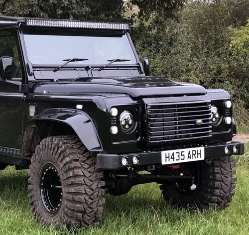Land rover defender puma - land,