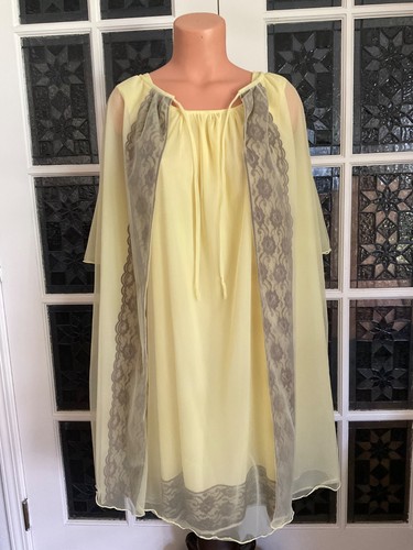 Vtg 1960 nightgown peignoir - 1960's,